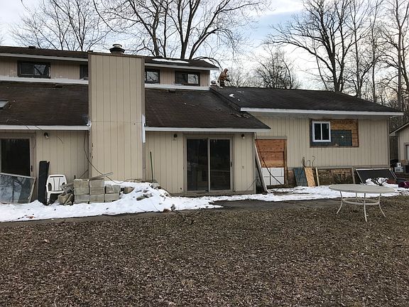 5th image of 300 Hickory Nut Dr