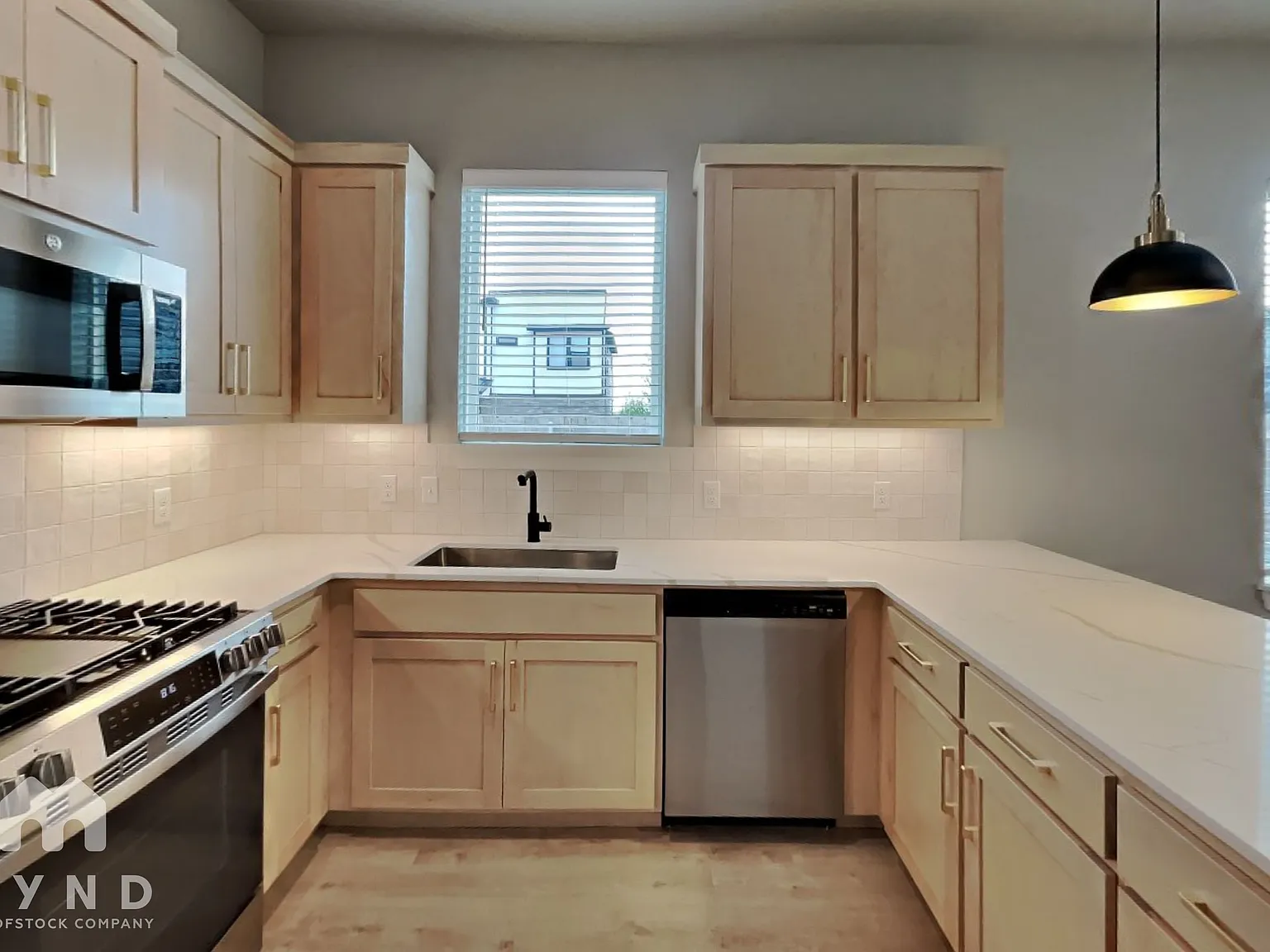 3 bed, 2.5 bath, 1749 sqft, $2,600 — Photo 4