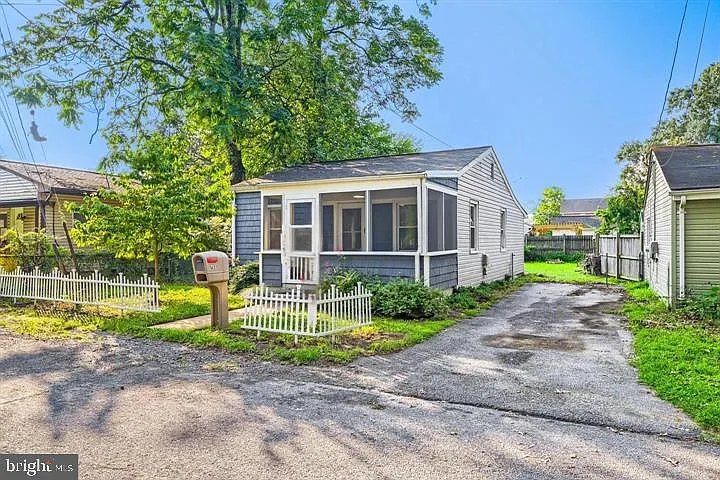 2 bed, 1.0 bath, 756 sqft, $2,100 — Photo 2