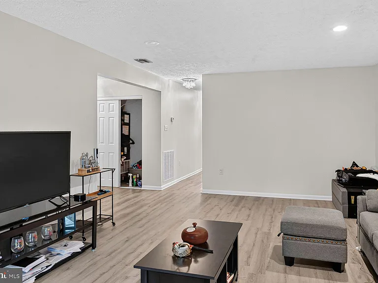 6929 Clearwind Ct #B — Photo 2