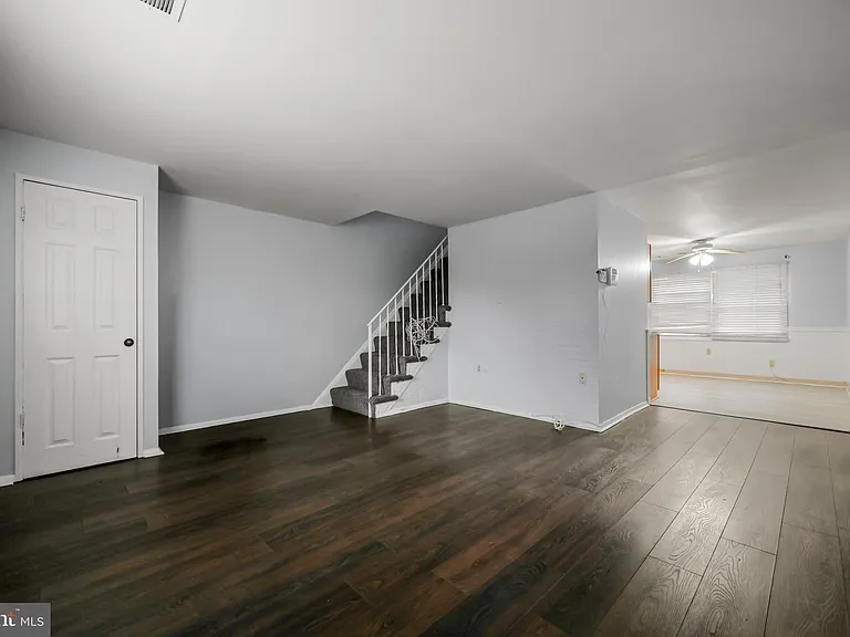 1610 Wentworth Ave — Photo 10