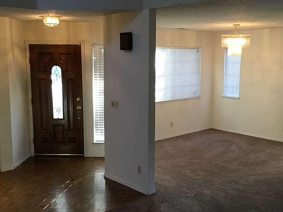4th image of 374 Laurelwood Cir