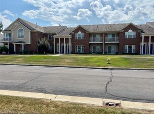 28244 S Pointe Ln, Chesterfield, MI 48051