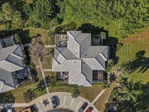 2nd image of 1945 Stratford Way