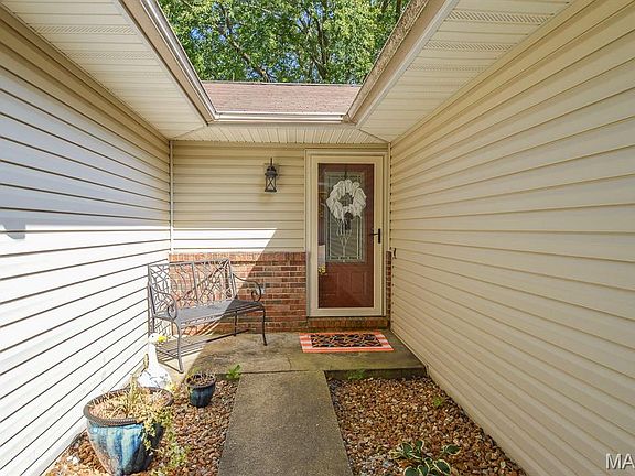 4th image of 72 Innsbruck Ln