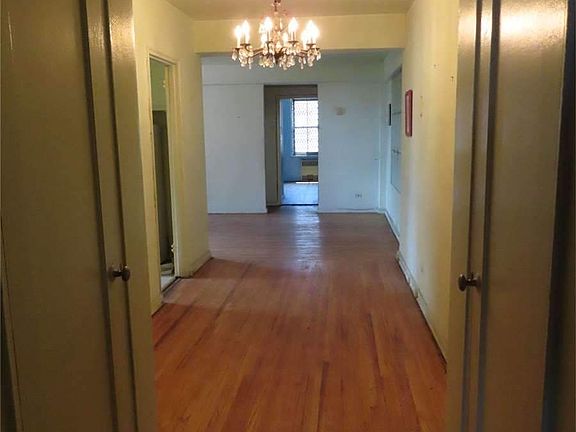 3rd image of 112-50 Northern Blvd #5C