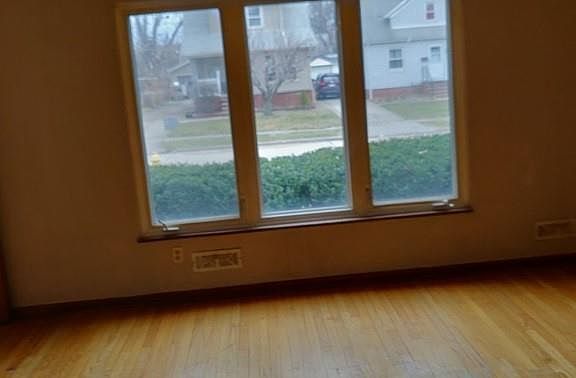 3rd image of 6603 Forest Ave