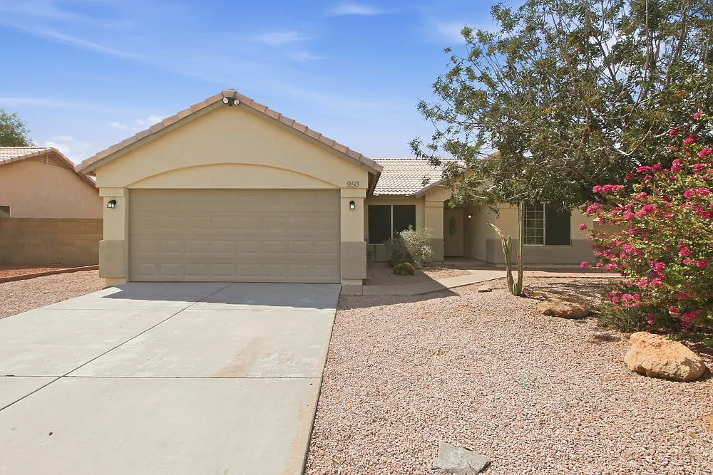 3 bed, 2.0 bath, 1439 sqft, $2,360 — Photo 1