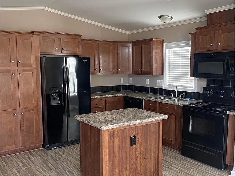 21513 W Hammond Dr — Photo 3