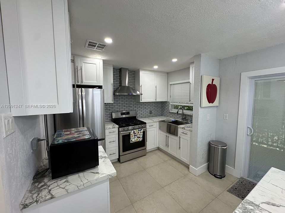 1st image of 1305 W 53rd St APT 102