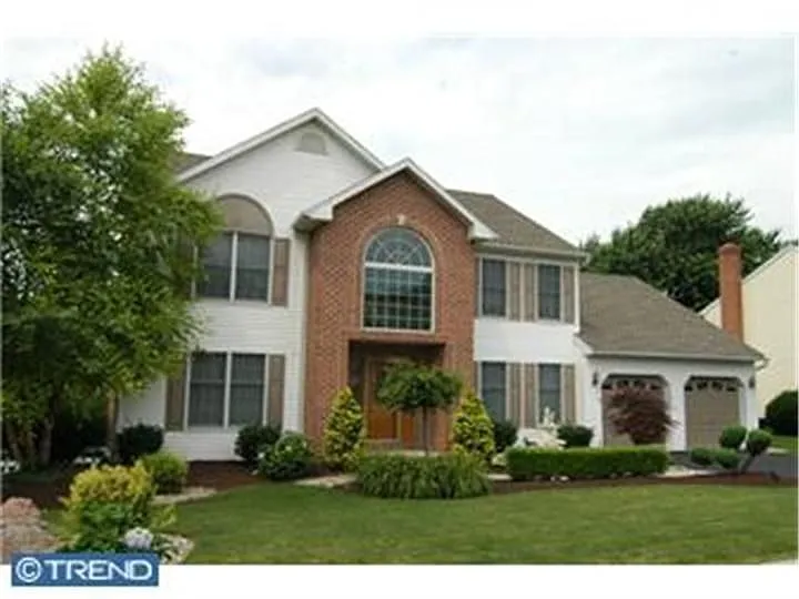 1037 Dallas Rd photo 1