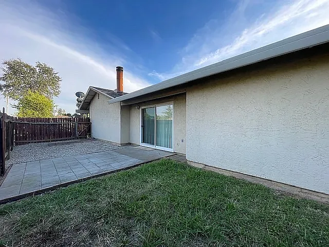 2385 S Whitney Blvd — Photo 14