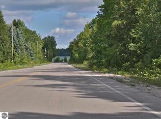 621 N Popp Rd, Lake Leelanau, MI 49653