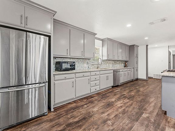 3rd image of 2415 W Cuthbert Ave