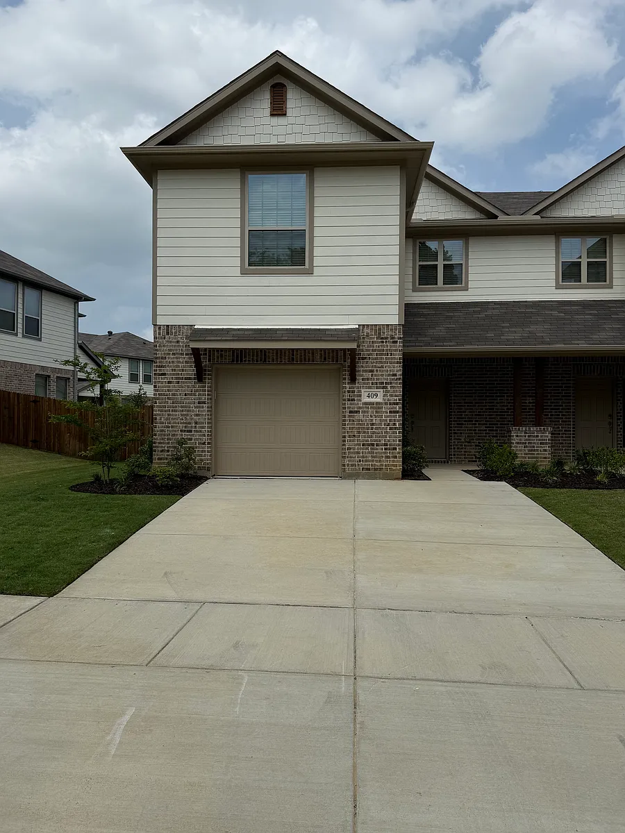 Building Photo - 409 Saddle Ln #409