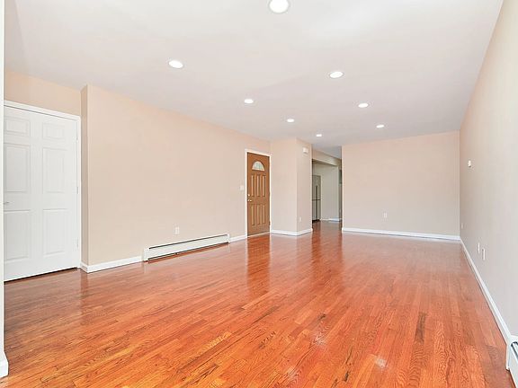 4th image of 203 Chauncey St