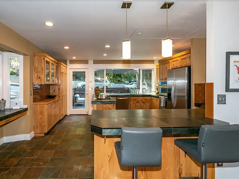 3108 SW Bennington Dr — Photo 7