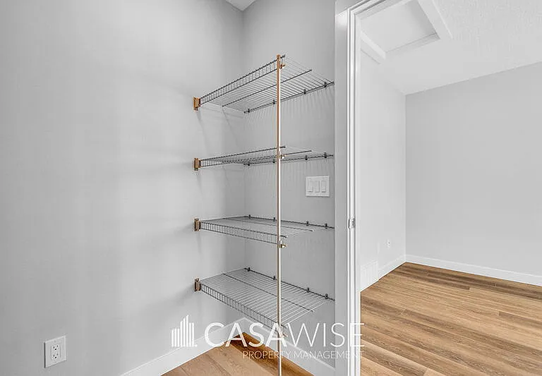 1057G Berg Pl — Photo 14