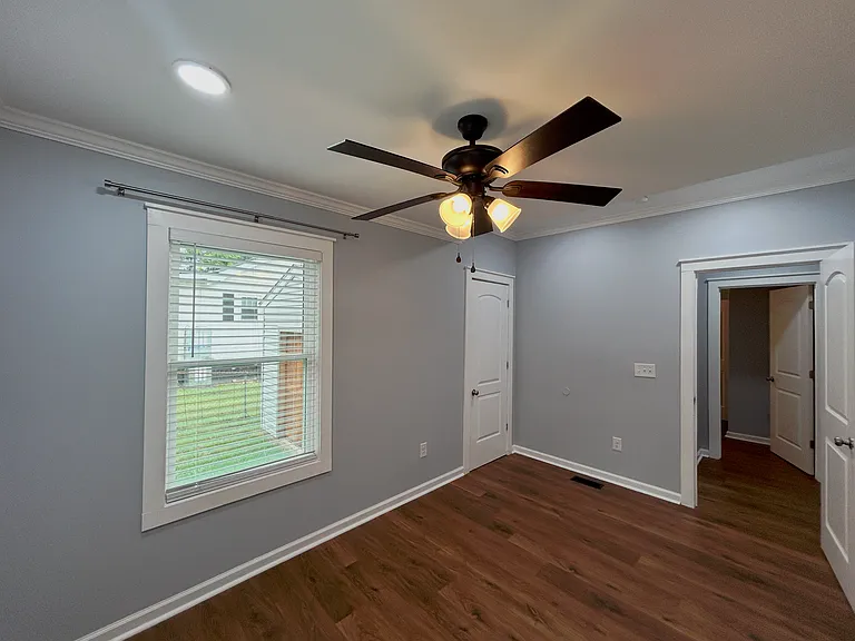 112 Hodgens Dr — Photo 16