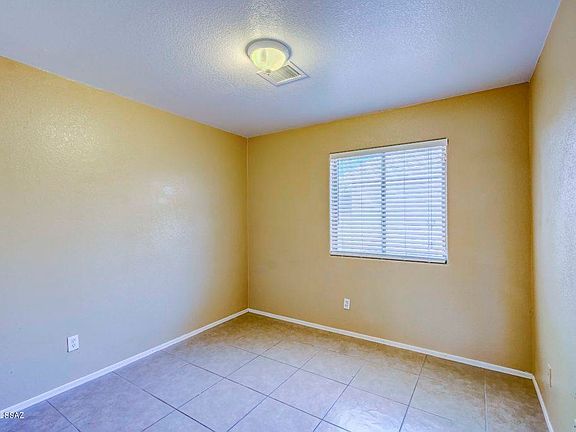 3rd image of 1531 W Waterford Dr