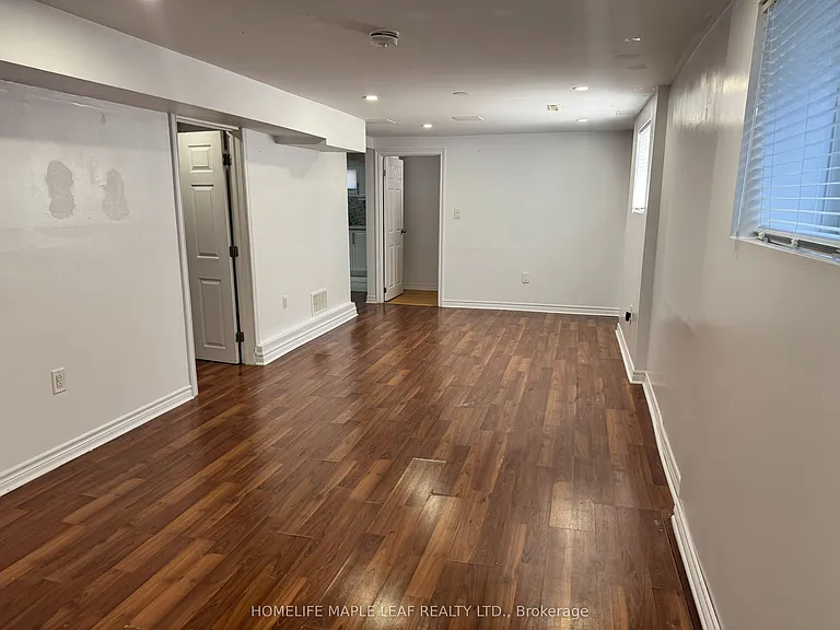 8 Montrose Pl — Photo 9