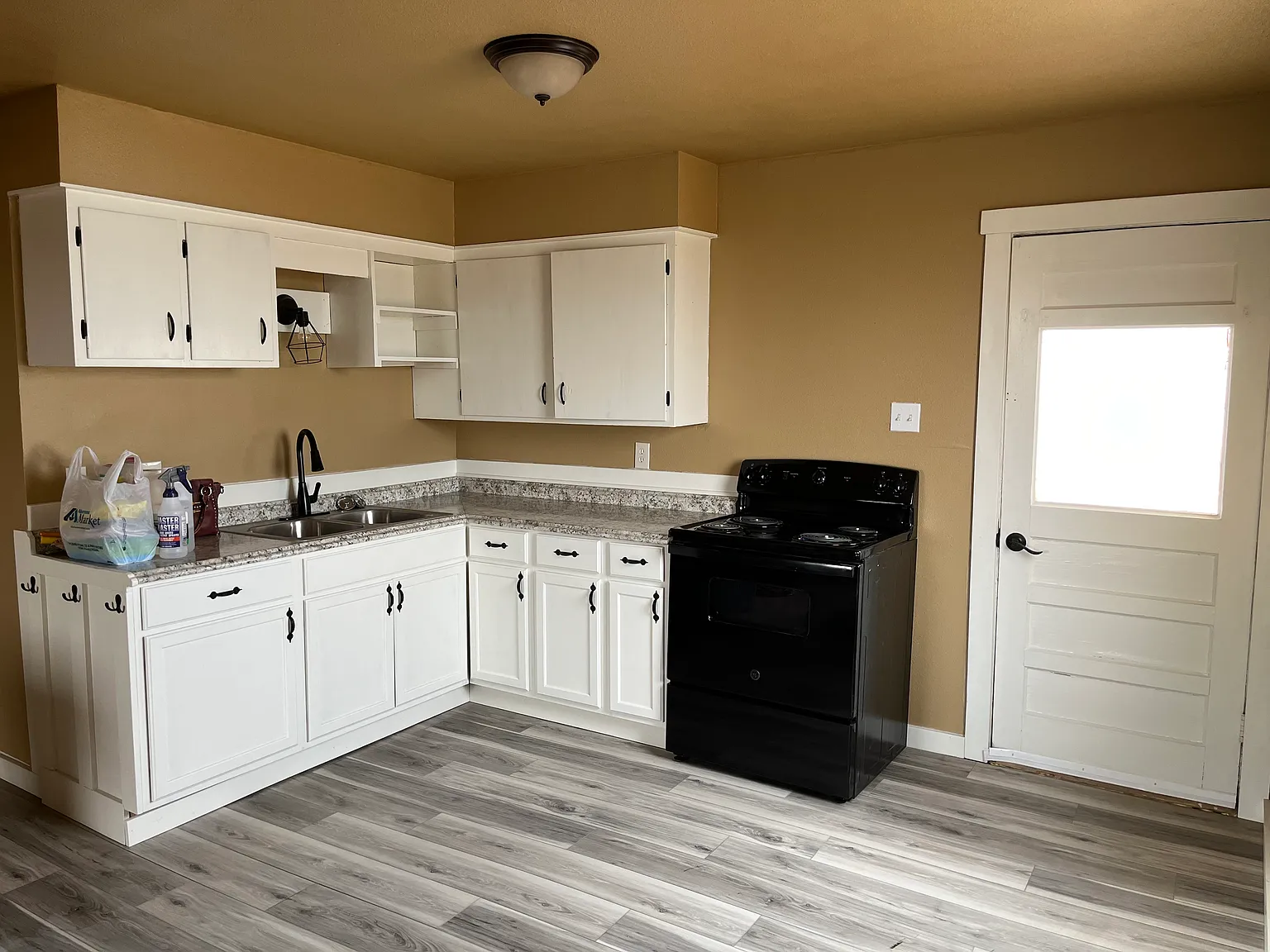 3 bed, 1150 sqft, $1,500 — Photo 2