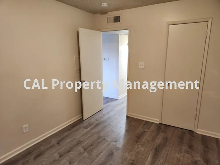 938 Illinois Ave — Photo 5