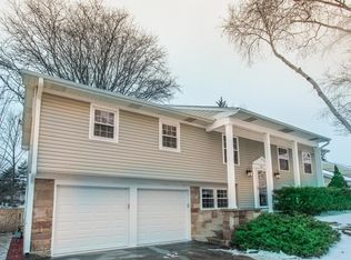 304 Indian Hill Dr, Buffalo Grove, IL 60089