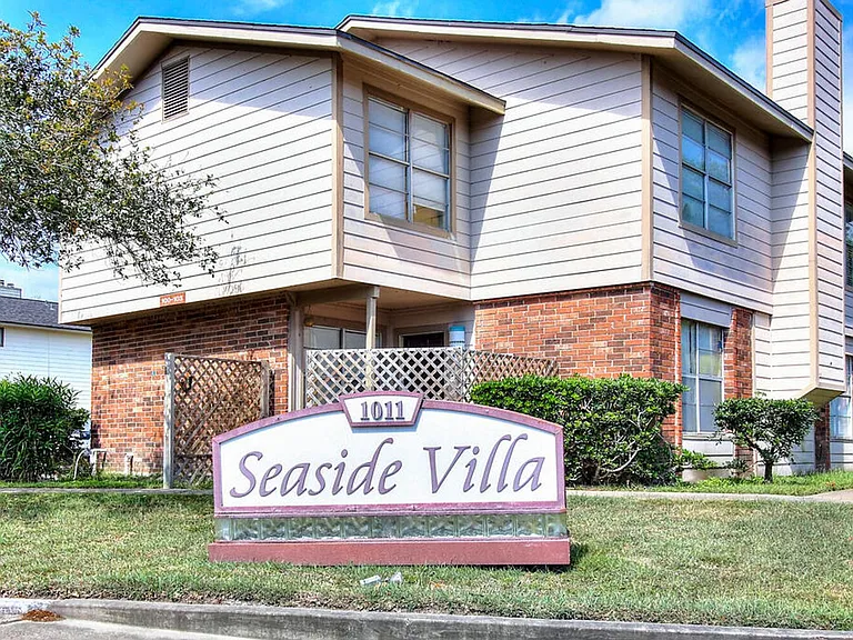 1011 Ennis Joslin 234 — Photo 2