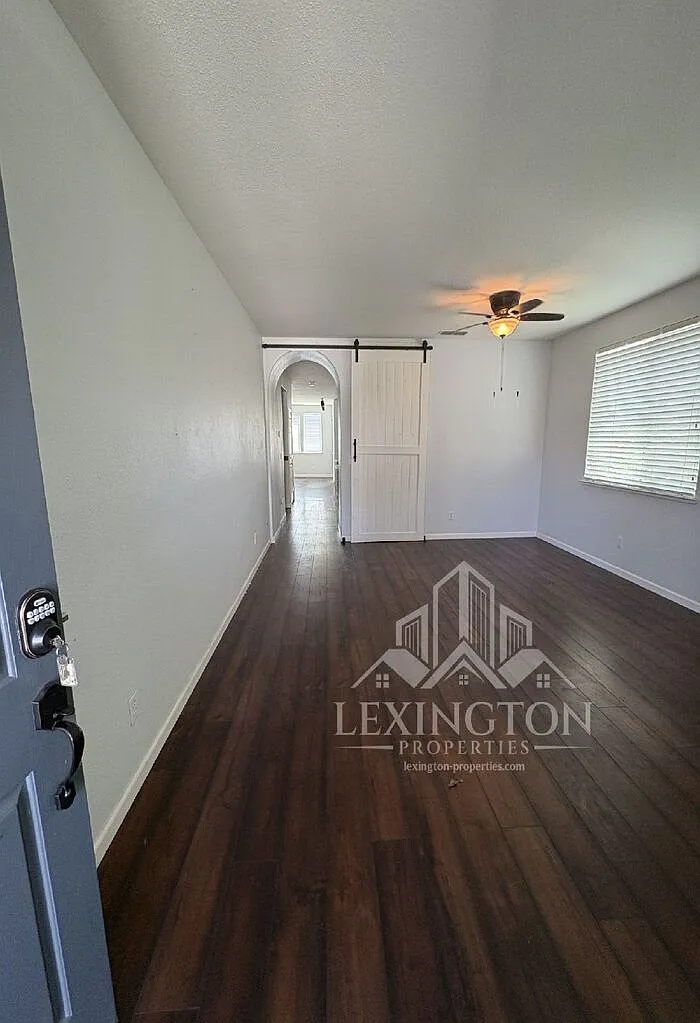 4 bed, 2.5 bath, 2240 sqft, $3,000 — Photo 2