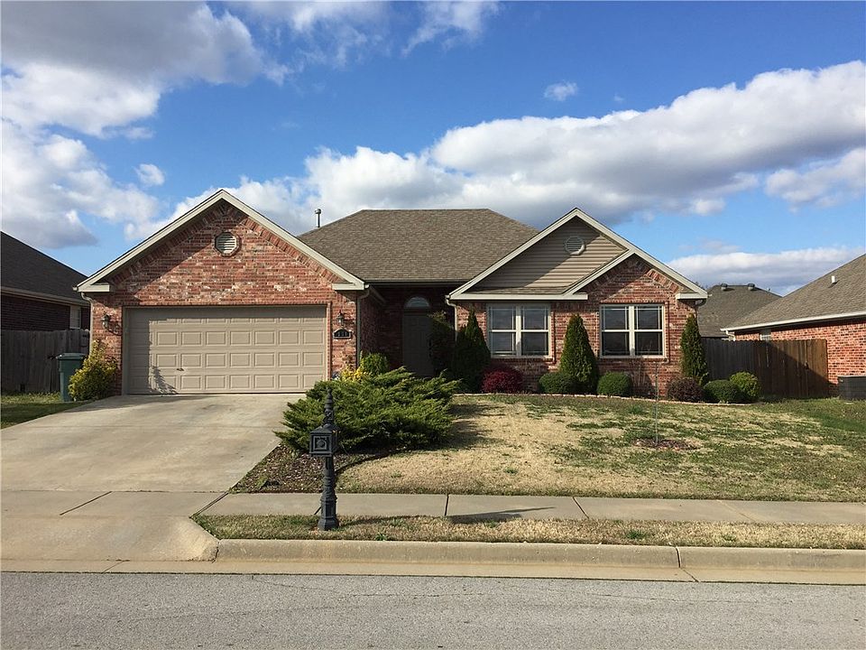 1st image of 211 W Post Meadows Dr