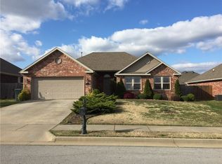211 W Post Meadows Dr, Rogers, AR 72758