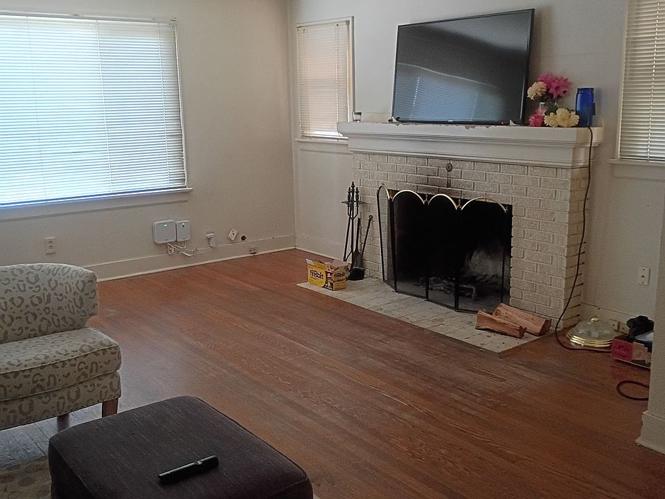 2nd image of 202 E 39th St