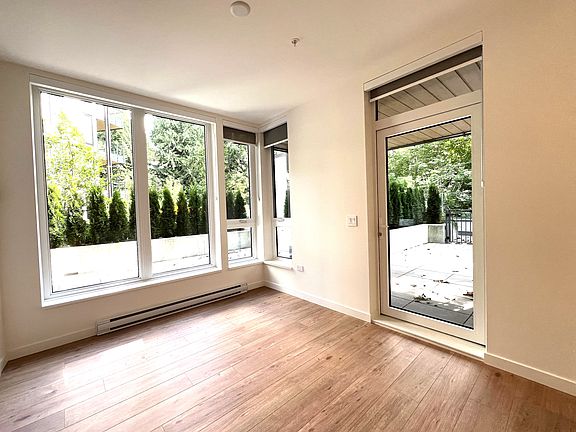 3rd image of 1500 Scott Cres
