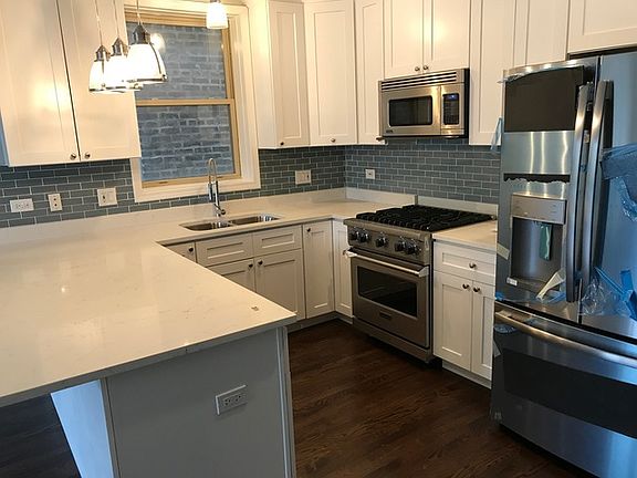 5th image of 1432 N Wood St #1S