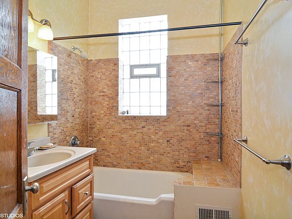 2nd Bathroom main floor
