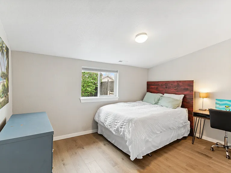 642 Meade St — Photo 7