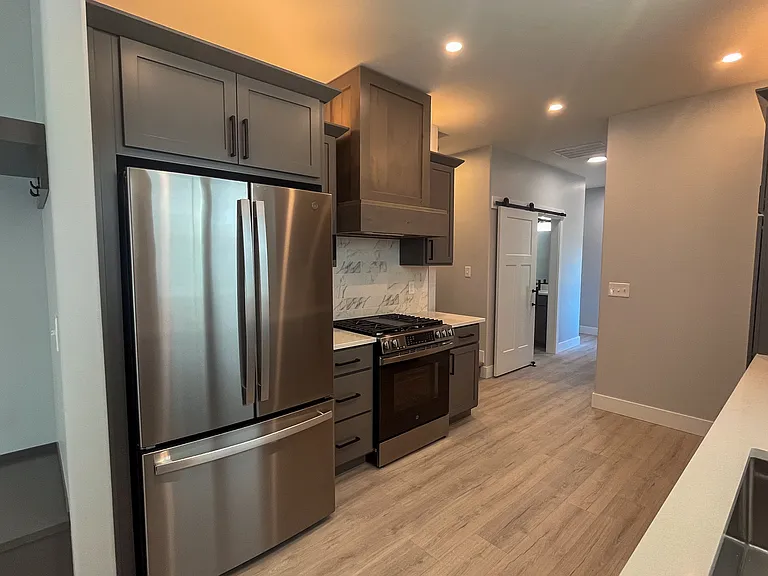 1204 W Dairy Farm Ln — Photo 8