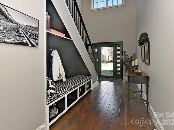 3rd image of 373 Battery Cir