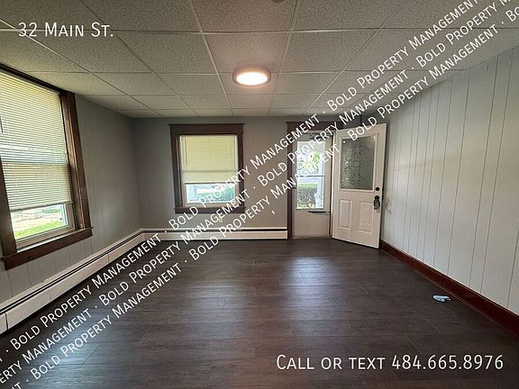5th image of 32 E Main St