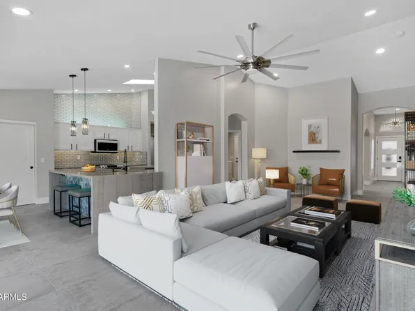 810 S LAGOON Drive, Gilbert, AZ 85233