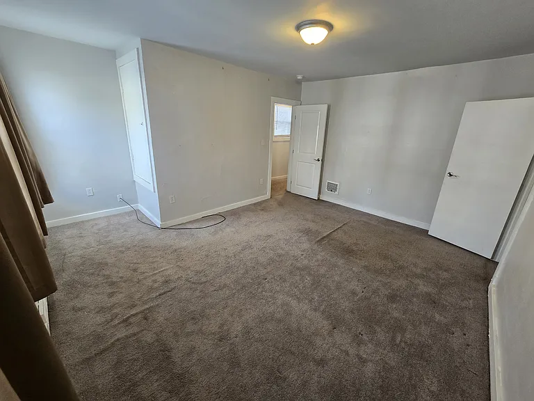 479 Norton St — Photo 14