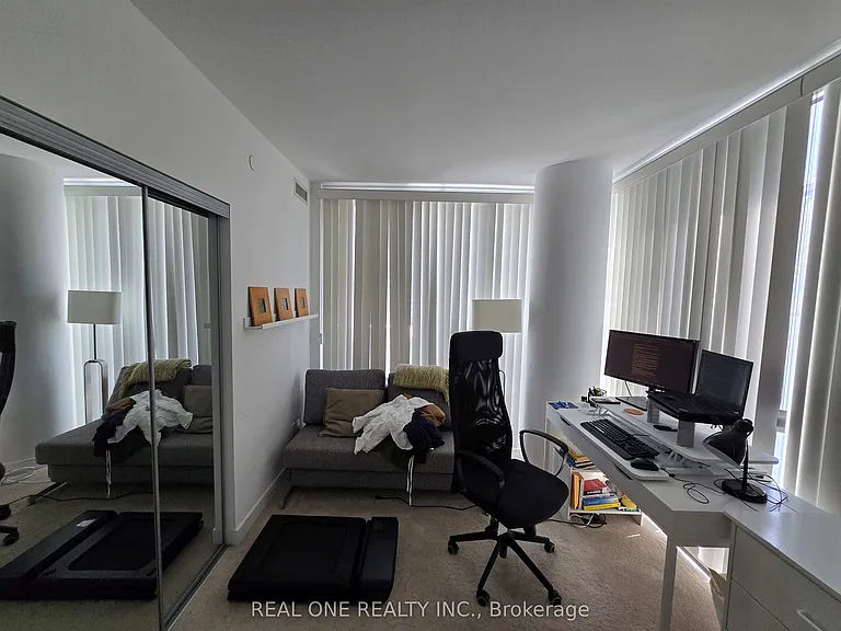 501 Yonge St #1109 — Photo 7