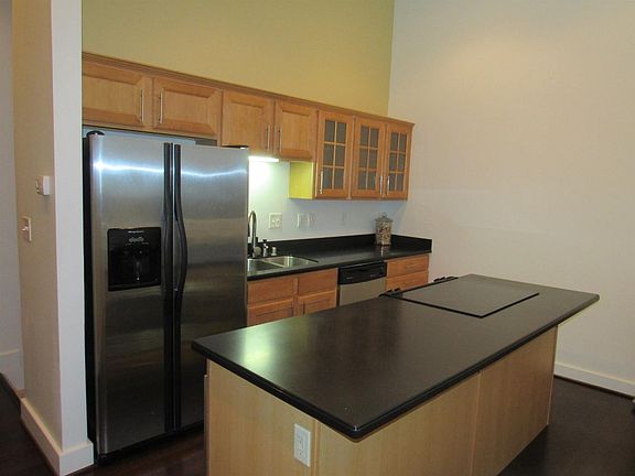 4th image of 514 E Short St #103