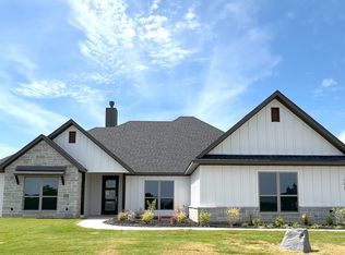 101 Prairie Winds Dr, Poolville, TX 76487