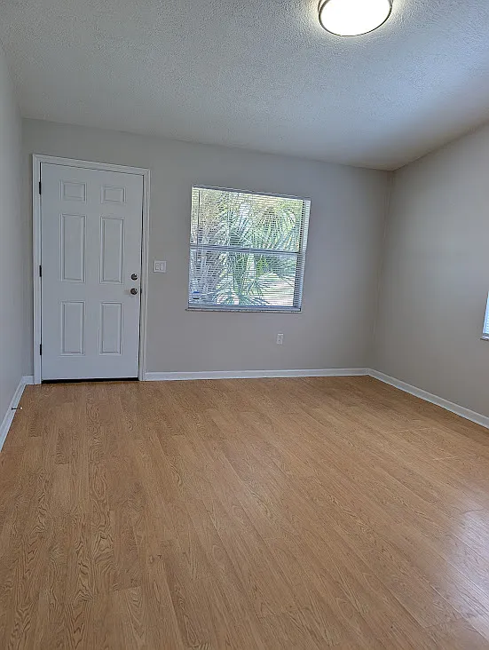 1821 Georgianna St — Photo 2