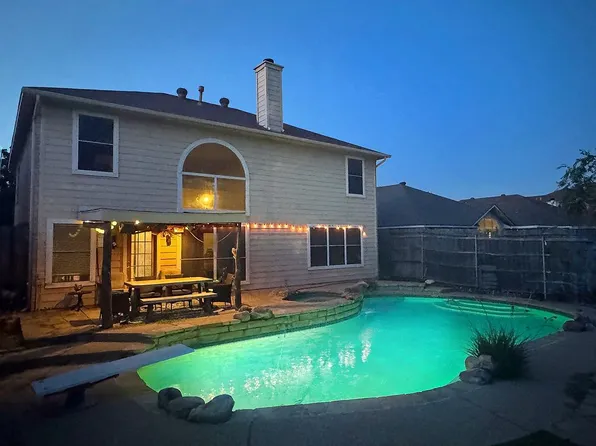 1149 Highland Station Dr, Saginaw, TX 76131