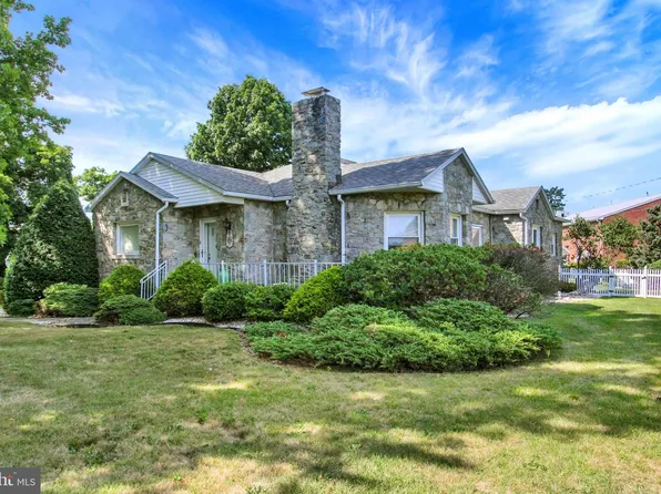 15055 Buchanan Trl E, Blue Ridge Summit, PA 17214