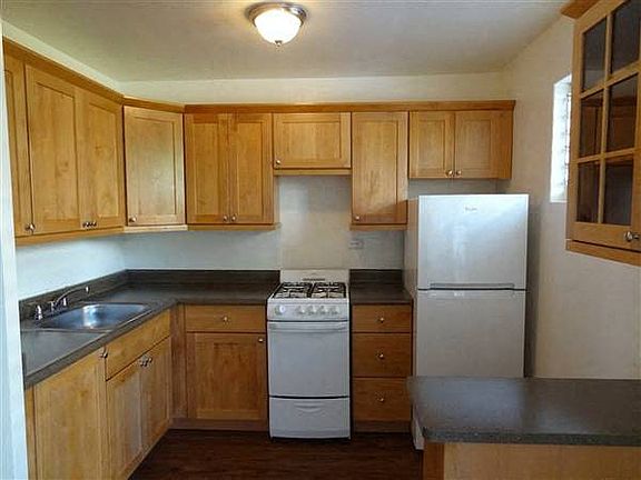 Moana Vista Apartments kitchen area with appliances, cabinets, and counters
