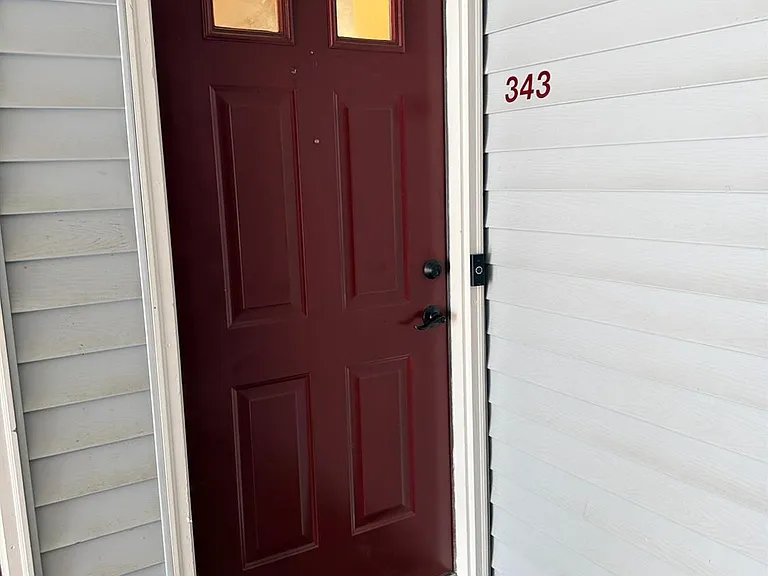 343 Ventnor Ct — Photo 2